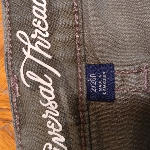 Universal Thread Camouflage High Rise Skinny Crop Jeans - Picture 5 of 6